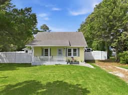 The Cottage on West - Image 2